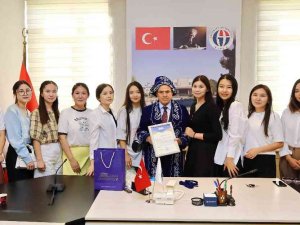 Kazakistanlı Öğrenciler Gaün’de