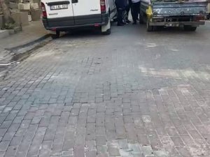 Güngören’de Zabıtadan Seyyar Satıcıya Ailesinin Yanında Tokat