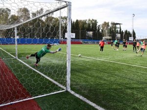 Başkan Oral, Futbol Takımıyla Antrenmana Çıktı