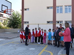 İ̇lk Basketi Vali Becel Attı