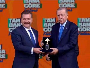 Cumhurbaşkanı Erdoğan’dan Yücel Yılmaz’a "Genç Belediye" Ödülü