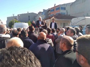 Pazar Yerleri Değiştirilen Pazarcılar Belediyeyi Protesto Etti