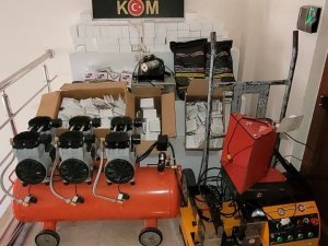 Evini Sigara Fabrikasına Çevirdi