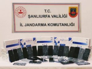 Şanlıurfa’da Aracın Gizli Bölmesinden 74 Kaçak Cep Telefonu Çıktı