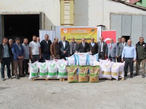 Bayburt’ta 760 Çiftçiye 320 Ton Tohum Desteği Verildi