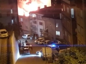 Bursa’da Binanın Çatısı Alev Alev Yandı