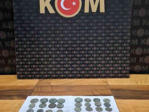 Şüphe Üzerine Durdurulan Otomobilde Tarihi Sikke Ele Geçirildi