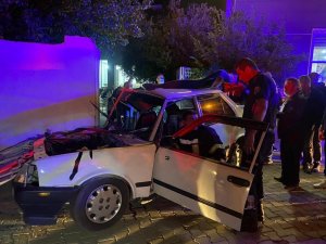 Kontrolden Çıkan Otomobil Evin Duvarına Çarptı: 1 Yaralı
