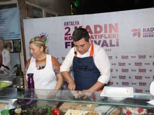 Tütüncü, Kadın Kooperatifleri Festivali’nde Yemek Pişirdi