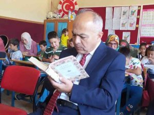 Milli Eğitim Yetkilileri Öğrencilerle Birlikte Kitap Okudu