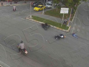 Motosiklet Ambulansa Çarptı