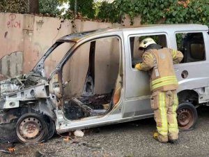 Ataşehir’de Park Halindeki 3 Hurda Araç, Alevlere Teslim Oldu