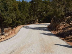 Kaş Sinneli Grup Yolu Asfaltlanıyor