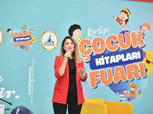 Yazar Dilek Cesur: "Kitap Giren Eve Cehalet Girmez"