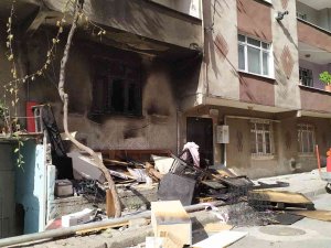 Bağcılar’da Madde Bağımlısı Şahıs Önce Evin Camlarını Kırdı Sonra Ateşe Verdi