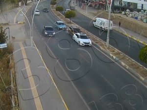 Yola Çıkan Köpek Zincirleme Kazaya Neden Oldu