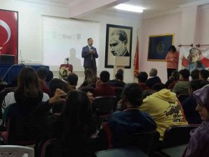 Gediz’de Öğrencilere “Peygamberimiz, Cami Ve İrşat" Konulu Konferans Düzenlendi