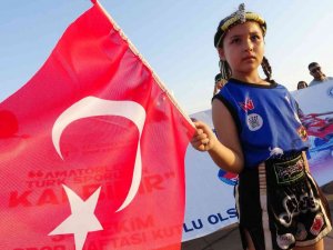 Sporcular ’Amatör Spor Haftası’nı Yürüyüşle Kutladı
