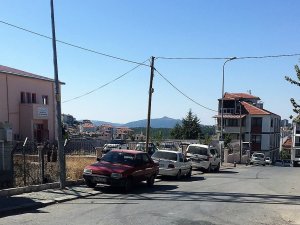 Seyir Halindeki Aracında 5 El Ateş Edilen Eğlence Mekanı Sahibi Ağır Yaralandı