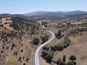 Konya Büyükşehir Kadınhanı’na 51,6 Kilometre Mahalle Yolu Daha Kazandırdı