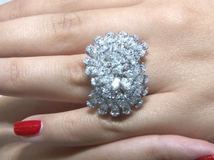 En Işıltılı Fuar Açıldı; 950 Bin Liralık Pırlanta Yüzük Dikkat Çekti