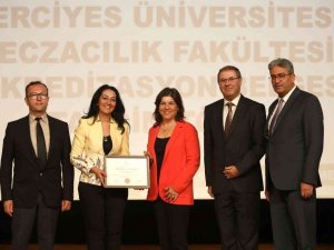 Erü Eczacılık Fakültesi Eczakder Tarafından Yeniden Akredite Edildi