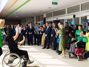 Bakan Kasapoğlu Serebral Palsili Öğrencileri Ziyaret Etti