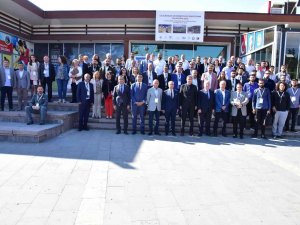 ‘Gelecek İçin Jeoparklar’ Sempozyumu Kula’da Başladı