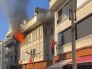 Evde Çıkan Yangın Paniğe Neden Oldu