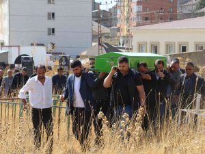 Su Kanalında Ölü Bulunan Yücedağ Gözyaşları Arasında Toprağa Verildi