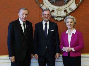 Cumhurbaşkanı Erdoğan, Ab Komisyonu Başkanı Leyen Ve Çekya Başbakanı Fiala İle Görüştü