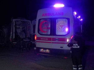 İ̇çerisinde Hasta Ve Sağlık Personeli Olan Ambulansı Kaçırdı