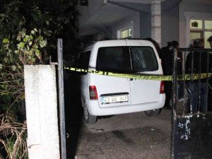 Evin Bahçesinde Bulunan Aracı Kundaklayıp Kayıplara Karıştılar