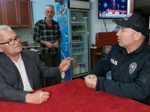 Hastane Bahçesinde Bulduğu Parayı Polise Teslim Etti