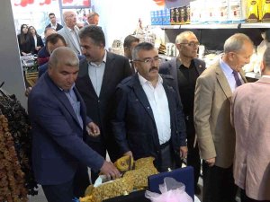 Çiftçiler Üretiyor, Valilik Satıyor: İ̇ndirimli Markete Vatandaşlardan Yoğun İlgi