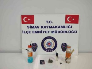 Simav’da Araçta Uyuşturucu Madde Kullanan 2 Kişi Gözaltına Alındı