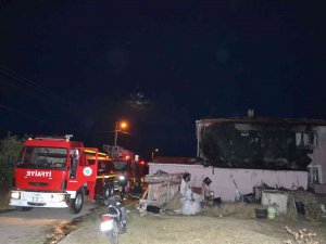 Garajdaki Lpg’li Otomobil Ve Ev Alev Topuna Döndü