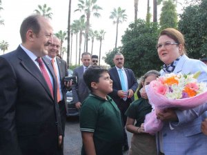 Bakan Yanık Mersin’de