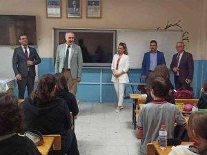 Milli Eğitim Müdürü Dikici Sarıgöl’de Öğretmen Ve Öğrencilerle Buluştu