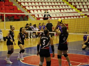 “Voleybolun Yıldızları” Sahneye Çıktı