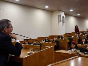 Öğrenciler ‘Yerel Yönetimler’ Dersini Belediye Başkanından Aldı