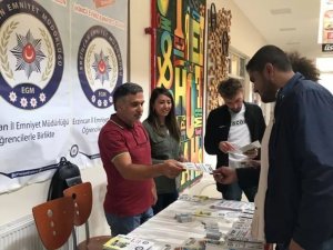 Polisten Üniversite Öğrencilerine Bilgilendirme