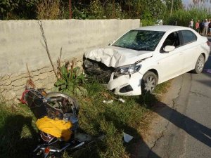Manavgat’ta Motosiklet İle Otomobil Çarpıştı: 4 Yaralı