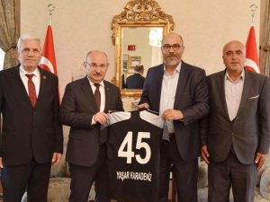 Vali Karadeniz’e Turgutluspor Forması Hediye Ettiler