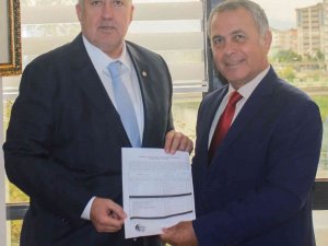 Başkan Yılmaz Mazbatasını Aldı