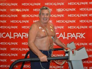 79 Yaşındaki Sanatçı Salih Güney, Antalya’da Sağlık Kontrolü Yaptırdı