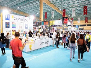 Yazar Yağmuru Devam Ediyor