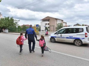 Tekkeköy’de Zabıta Okul Önlerinde, Çocuklar Güvende