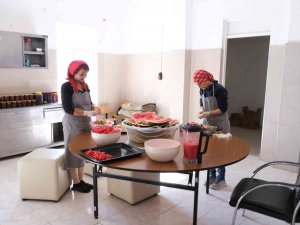 Ayvalık’ta Kooperatif Mutfağında Kış Hazırlıkları