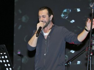 Üniversite Öğrencileri Deniz Tarman İle Coştu